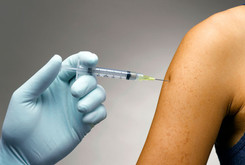 Бесплатную прививку можно сделать,записавшись на приём к терапевту через портал Госуслуг, по телефону 122 или в мобильном пункте вакцинации.
